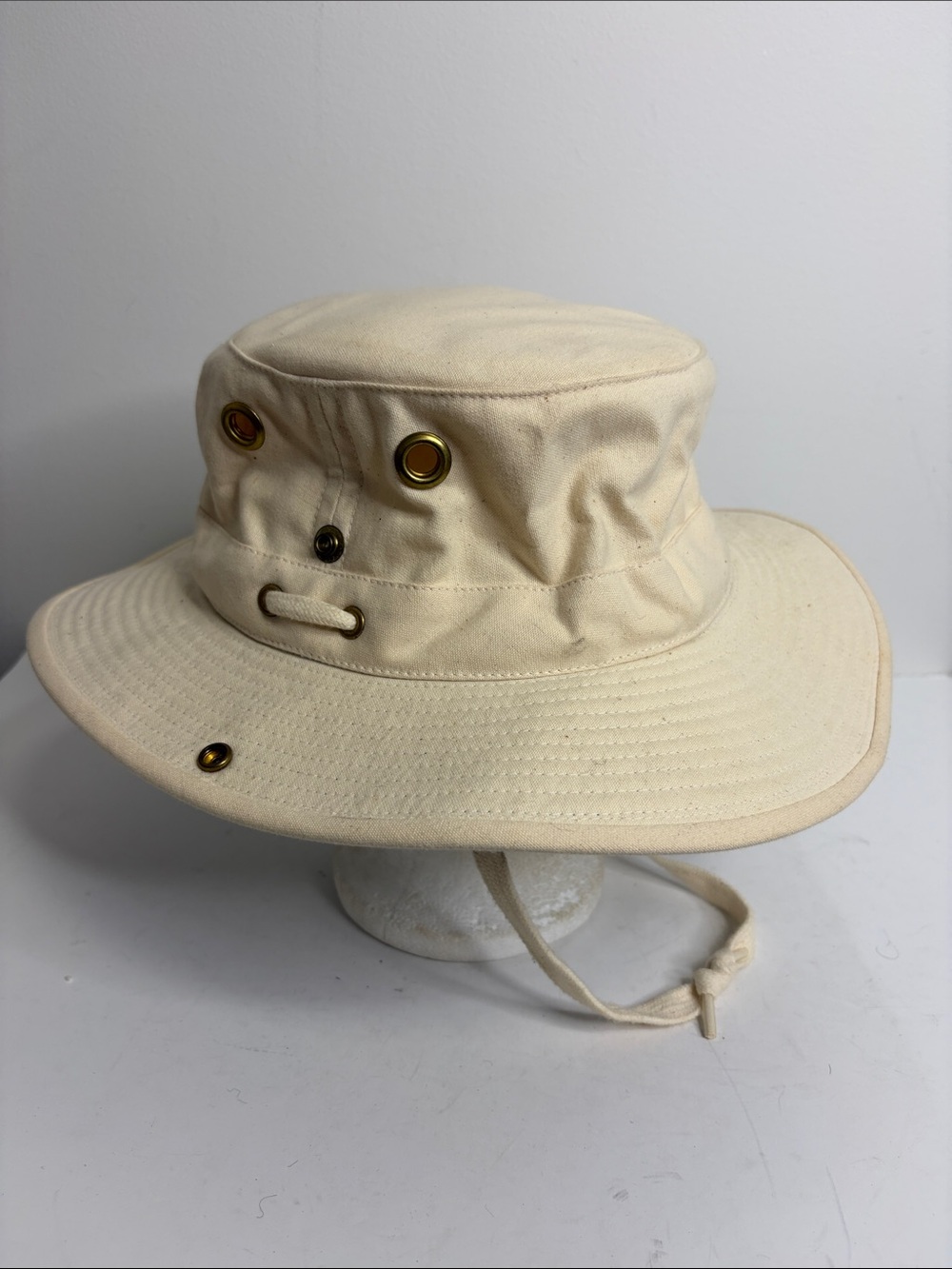 Vintage The Tilley Hat Mens 7 3/8 Beige Cotton Duck Made in Canada Travel 80s